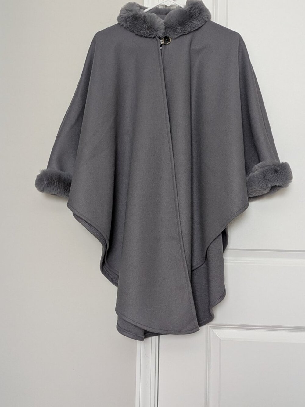 Cracker Barrel Light Grey Women's Vintage Cape